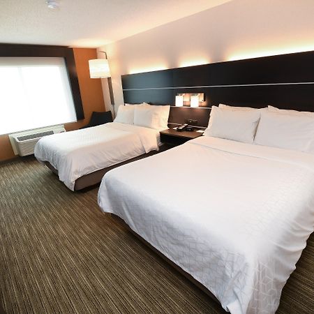 Holiday Inn Express Hotel & Suites Grand Forks By Ihg Екстер'єр фото