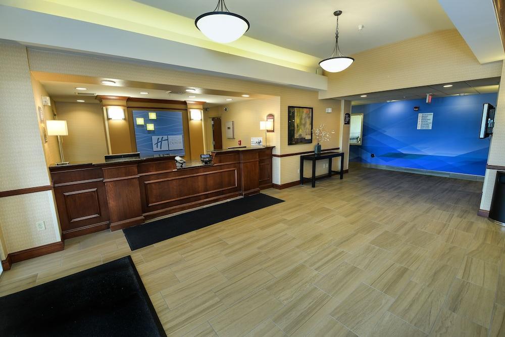 Holiday Inn Express Hotel & Suites Grand Forks By Ihg Екстер'єр фото