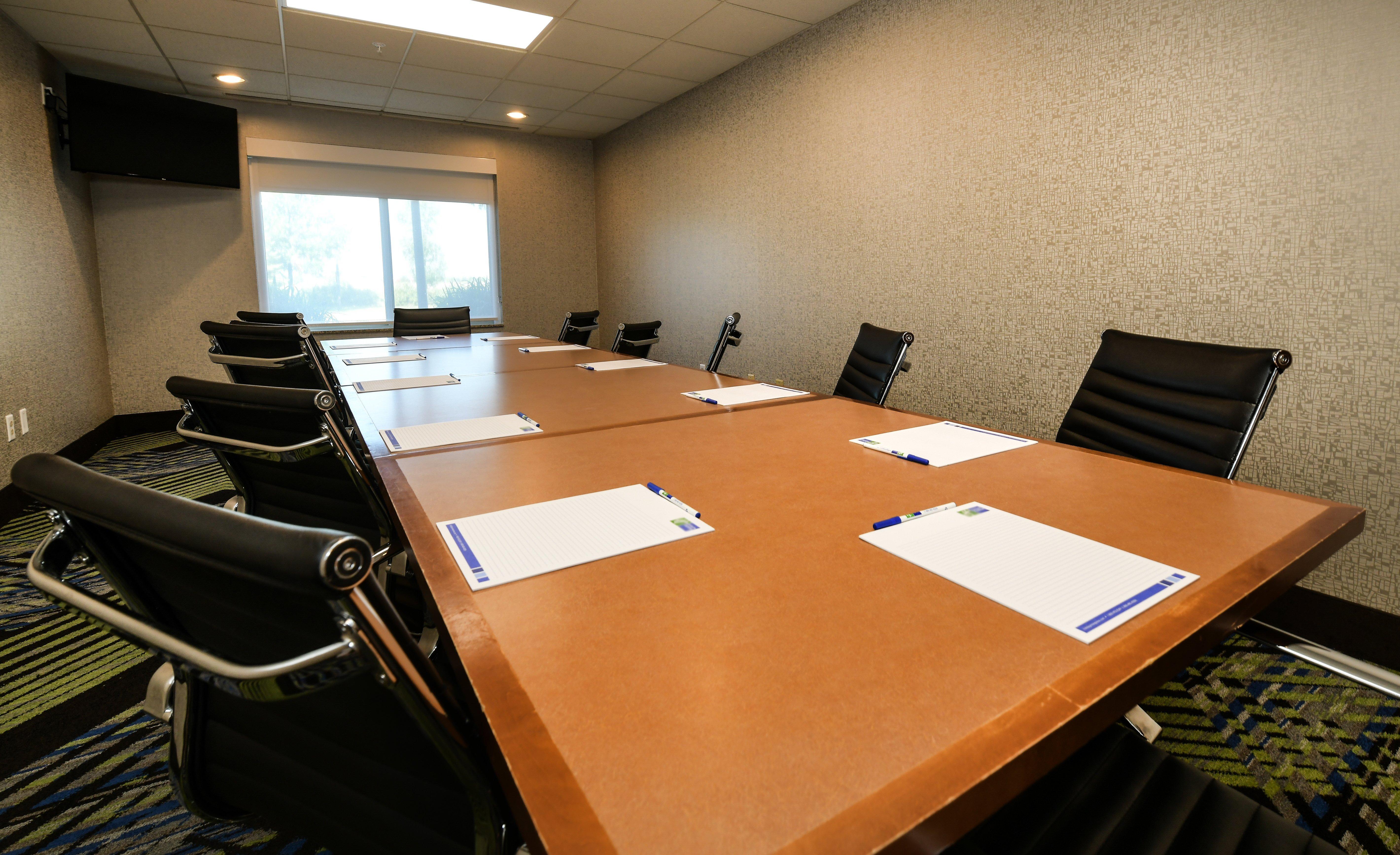 Holiday Inn Express Hotel & Suites Grand Forks By Ihg Екстер'єр фото