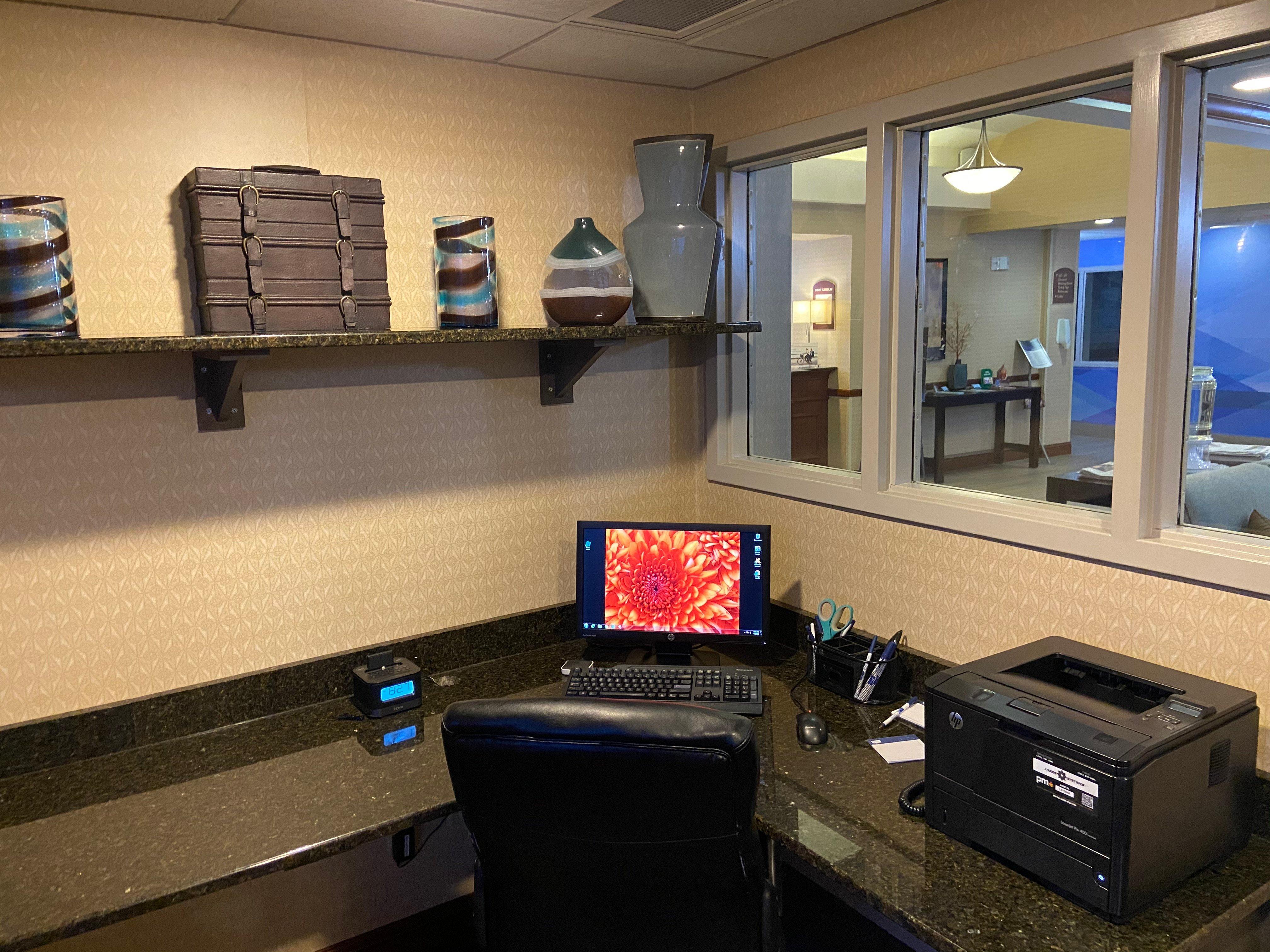 Holiday Inn Express Hotel & Suites Grand Forks By Ihg Екстер'єр фото