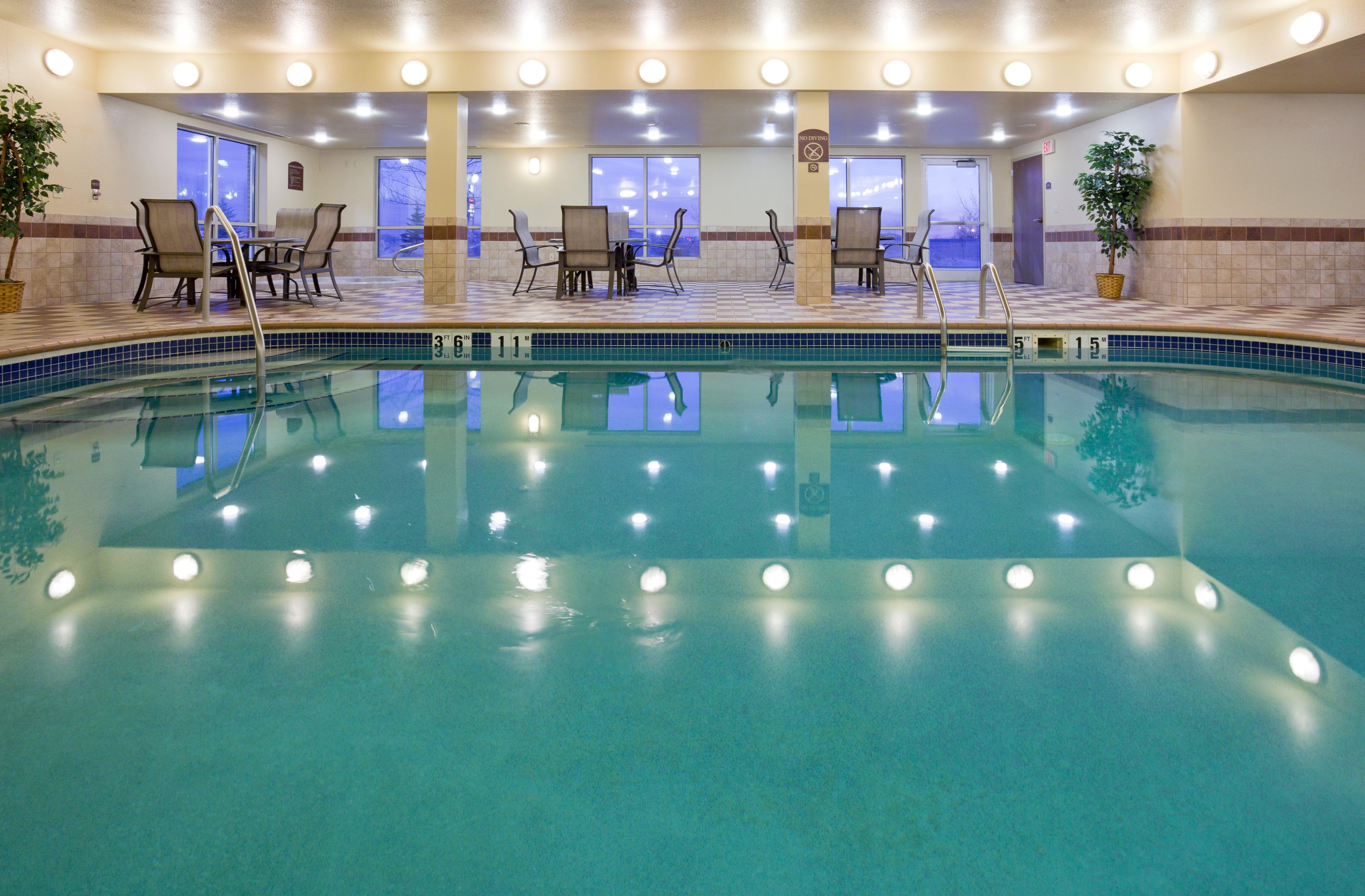 Holiday Inn Express Hotel & Suites Grand Forks By Ihg Екстер'єр фото
