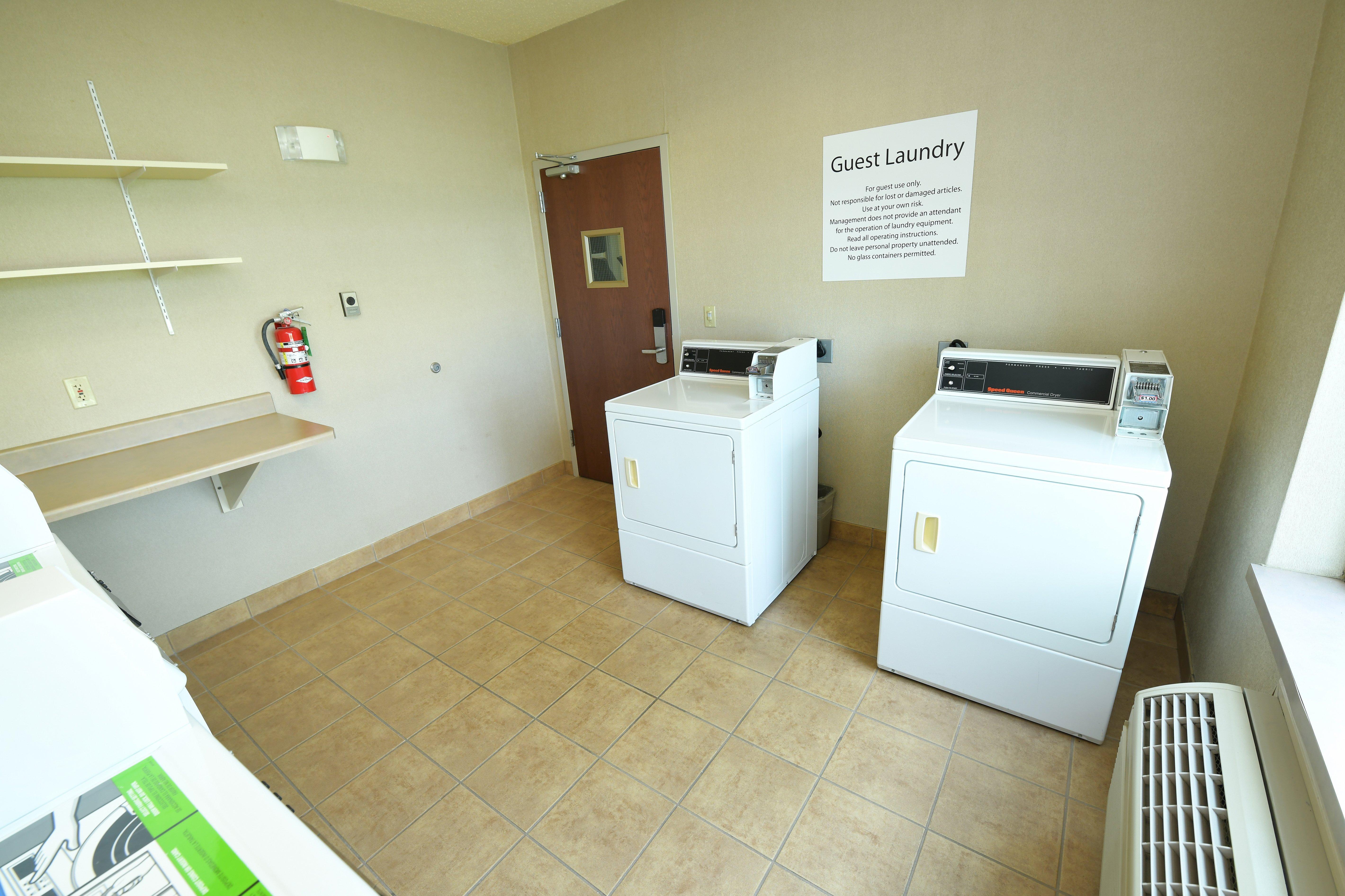 Holiday Inn Express Hotel & Suites Grand Forks By Ihg Екстер'єр фото