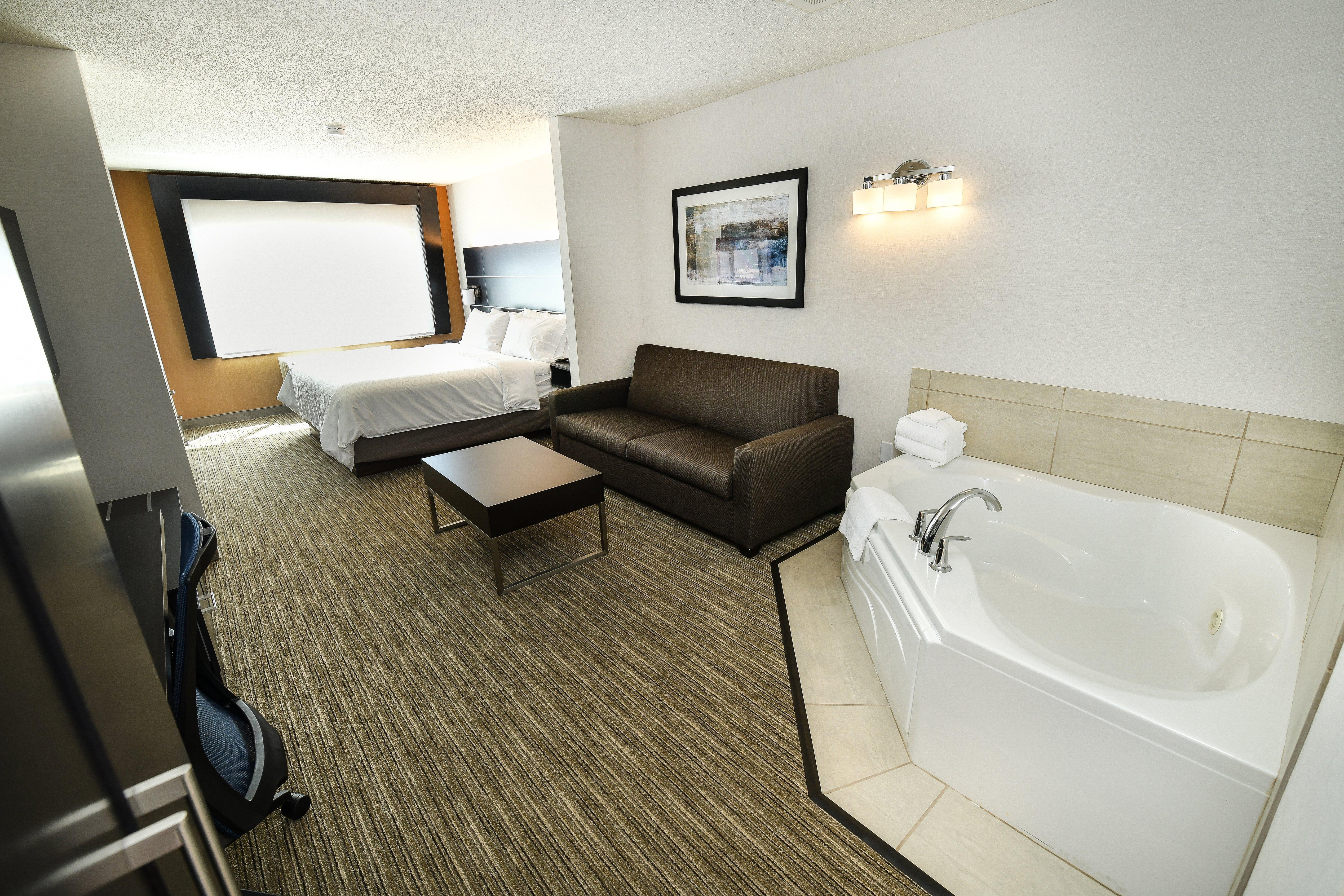 Holiday Inn Express Hotel & Suites Grand Forks By Ihg Екстер'єр фото