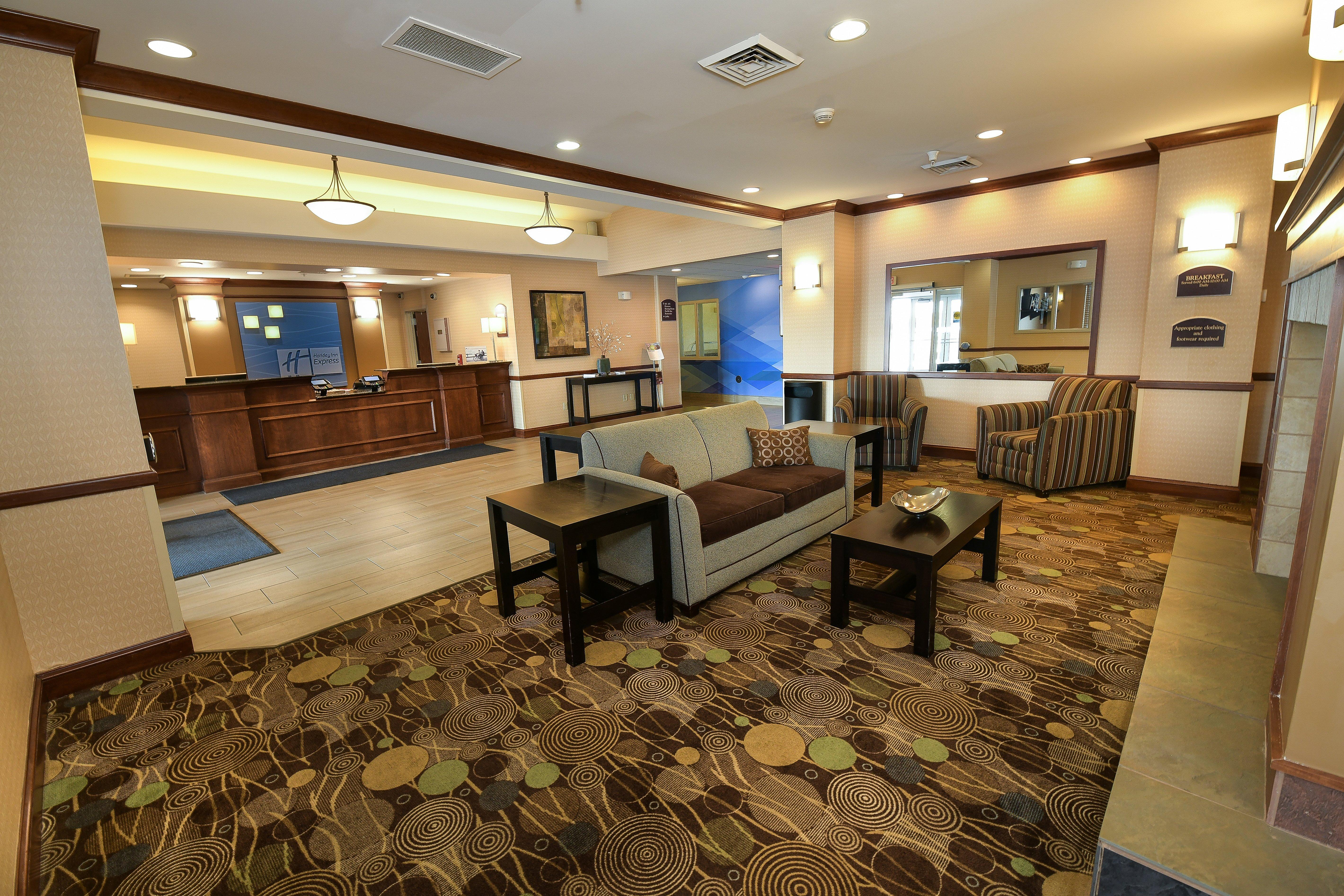 Holiday Inn Express Hotel & Suites Grand Forks By Ihg Екстер'єр фото