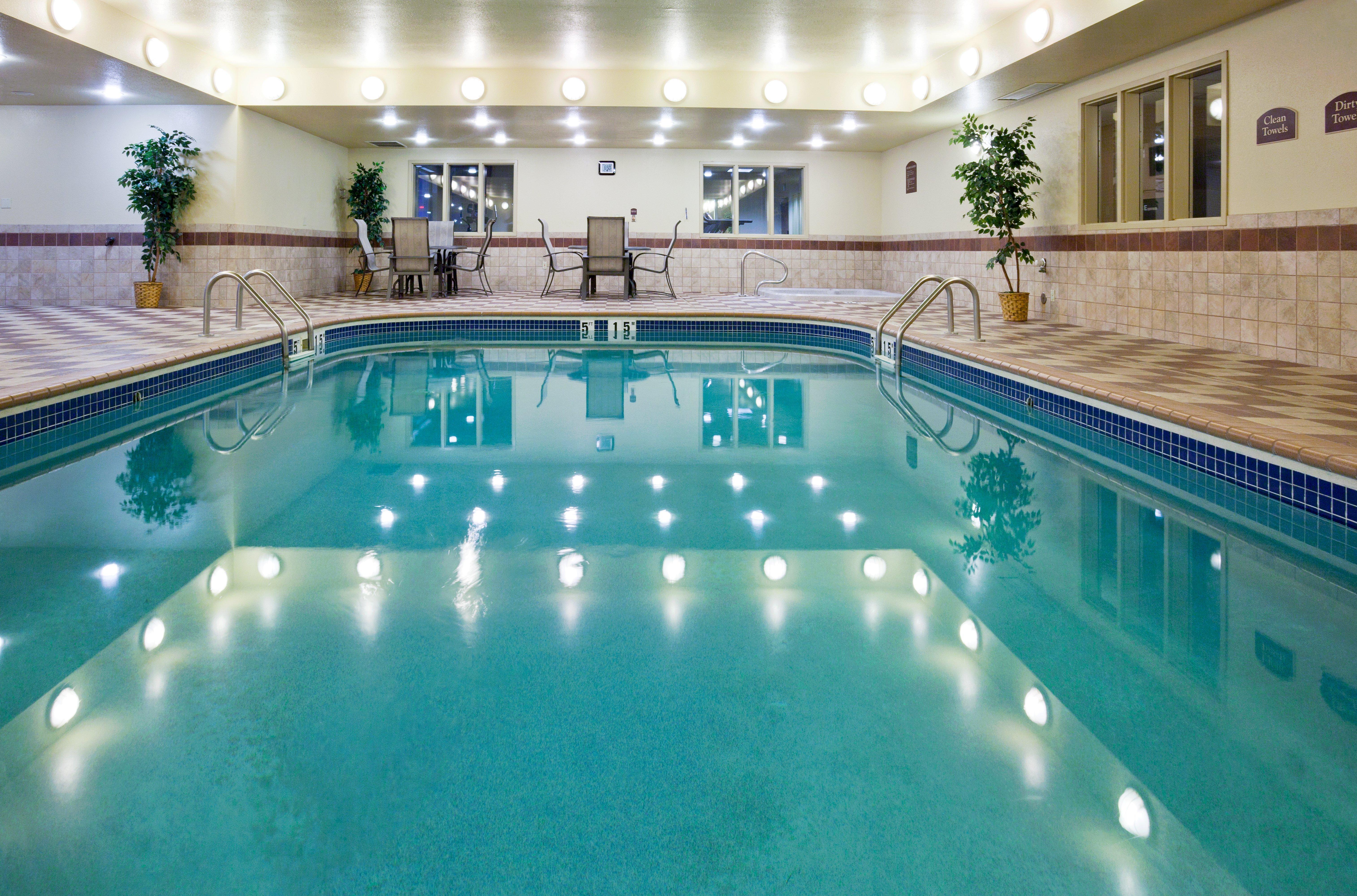 Holiday Inn Express Hotel & Suites Grand Forks By Ihg Екстер'єр фото