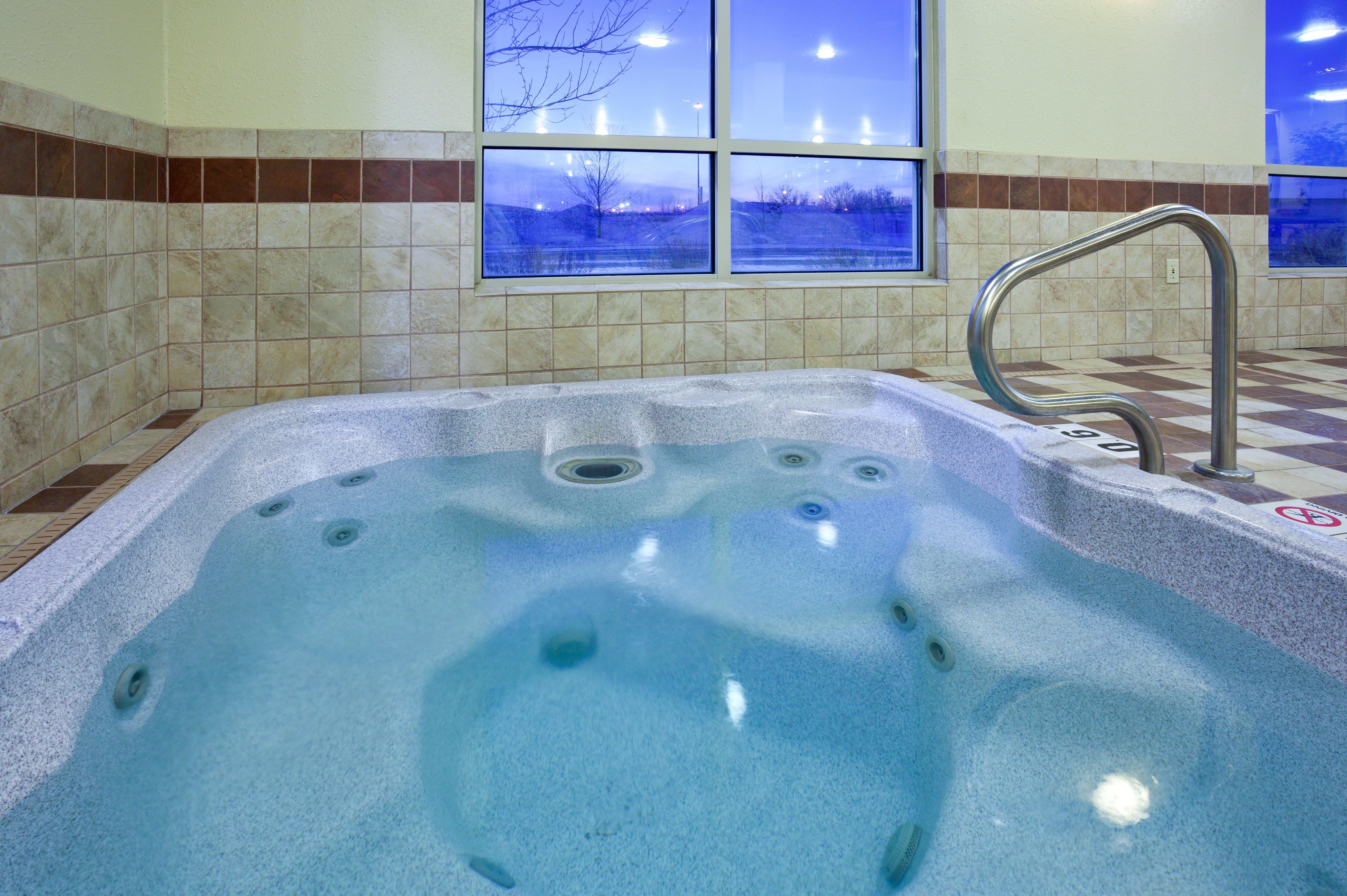 Holiday Inn Express Hotel & Suites Grand Forks By Ihg Екстер'єр фото