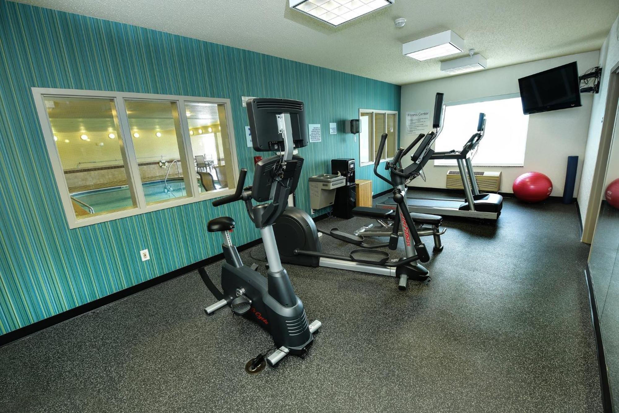 Holiday Inn Express Hotel & Suites Grand Forks By Ihg Екстер'єр фото