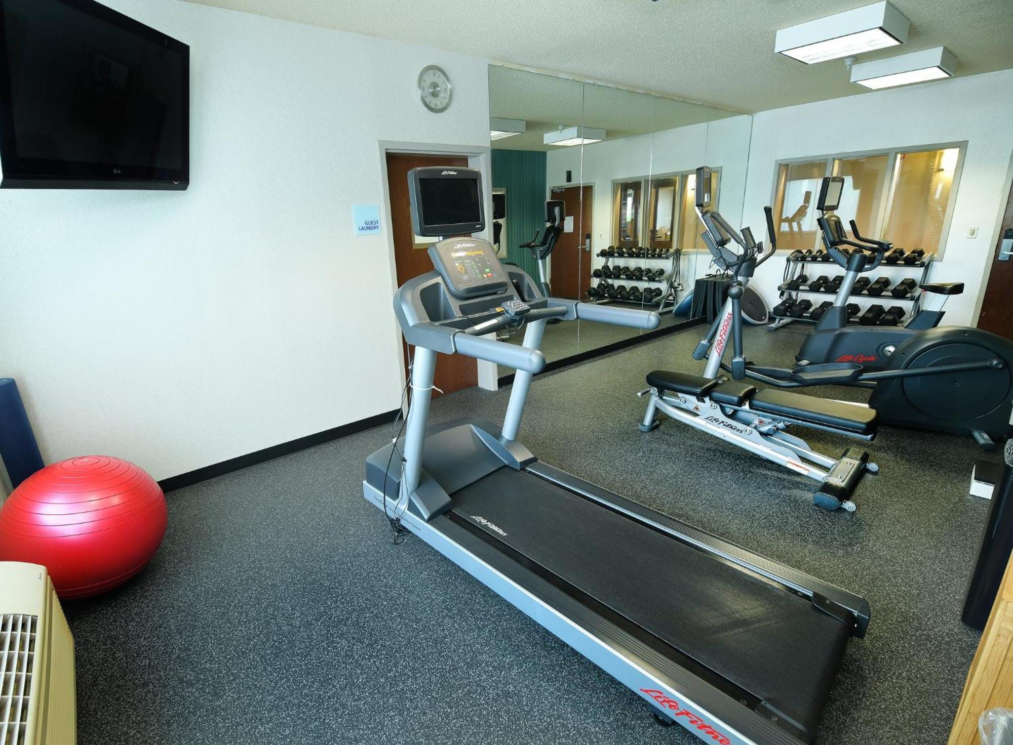 Holiday Inn Express Hotel & Suites Grand Forks By Ihg Екстер'єр фото