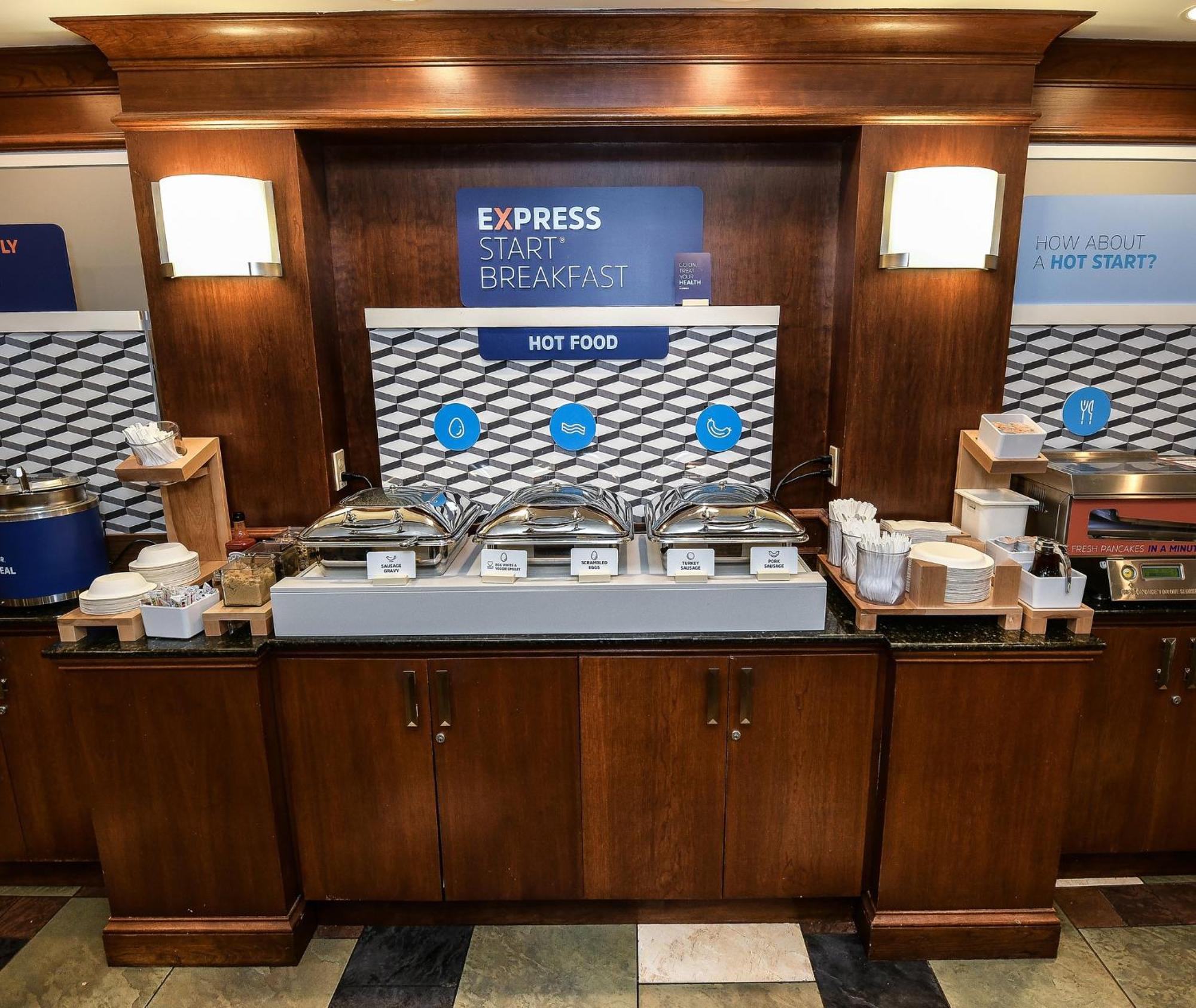 Holiday Inn Express Hotel & Suites Grand Forks By Ihg Екстер'єр фото