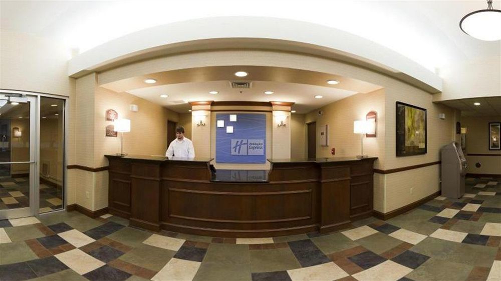 Holiday Inn Express Hotel & Suites Grand Forks By Ihg Екстер'єр фото