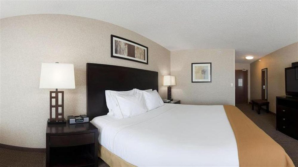 Holiday Inn Express Hotel & Suites Grand Forks By Ihg Екстер'єр фото